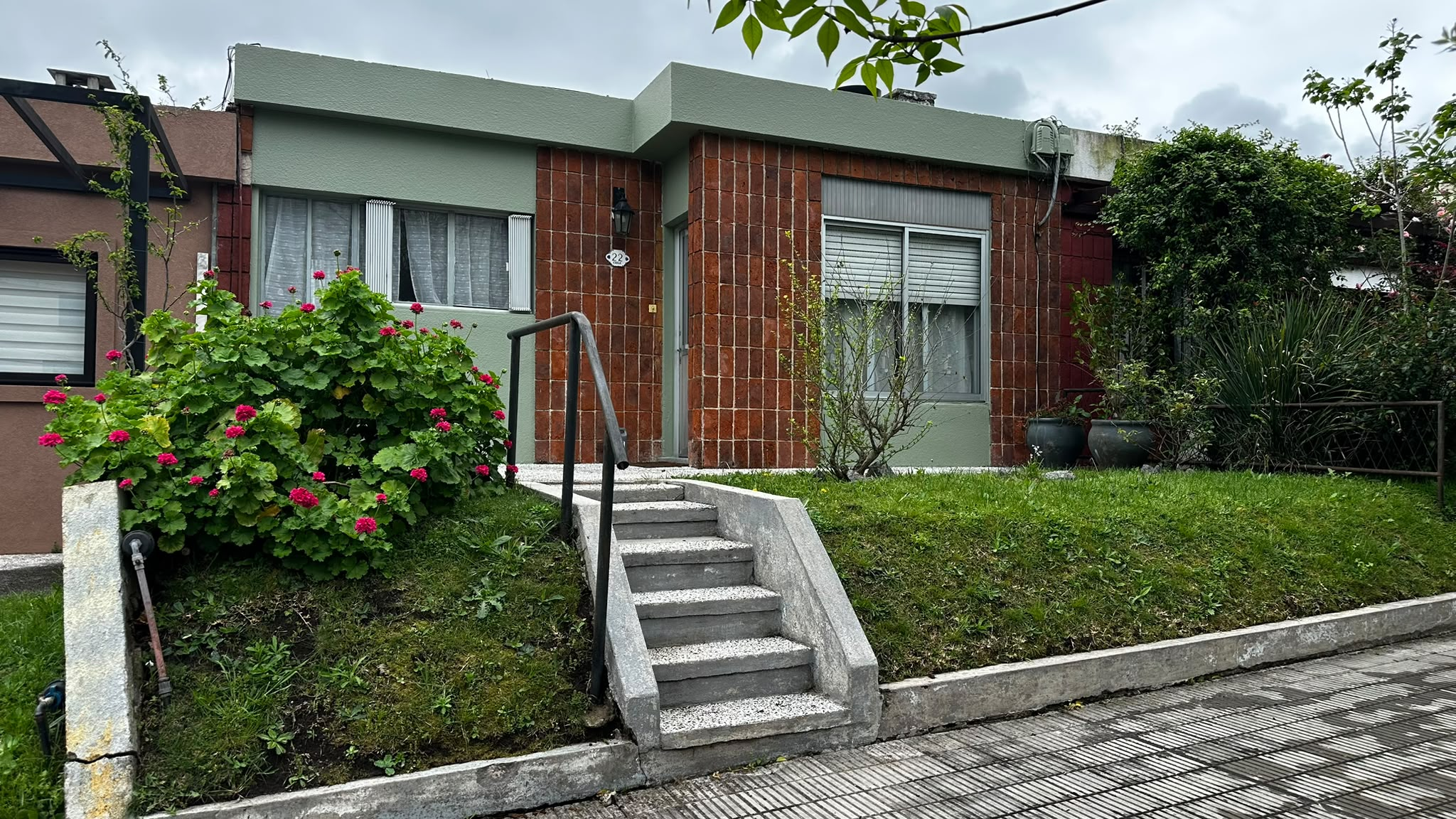 COD 1612 - Vivienda a una cuadra de la rambla